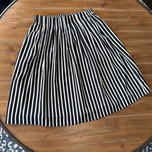 J Crew Mercantile MIDI Skirt with Pockets Black/White Striped size 2
